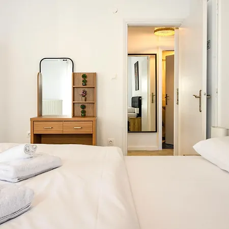 Center Downtown Apartment *